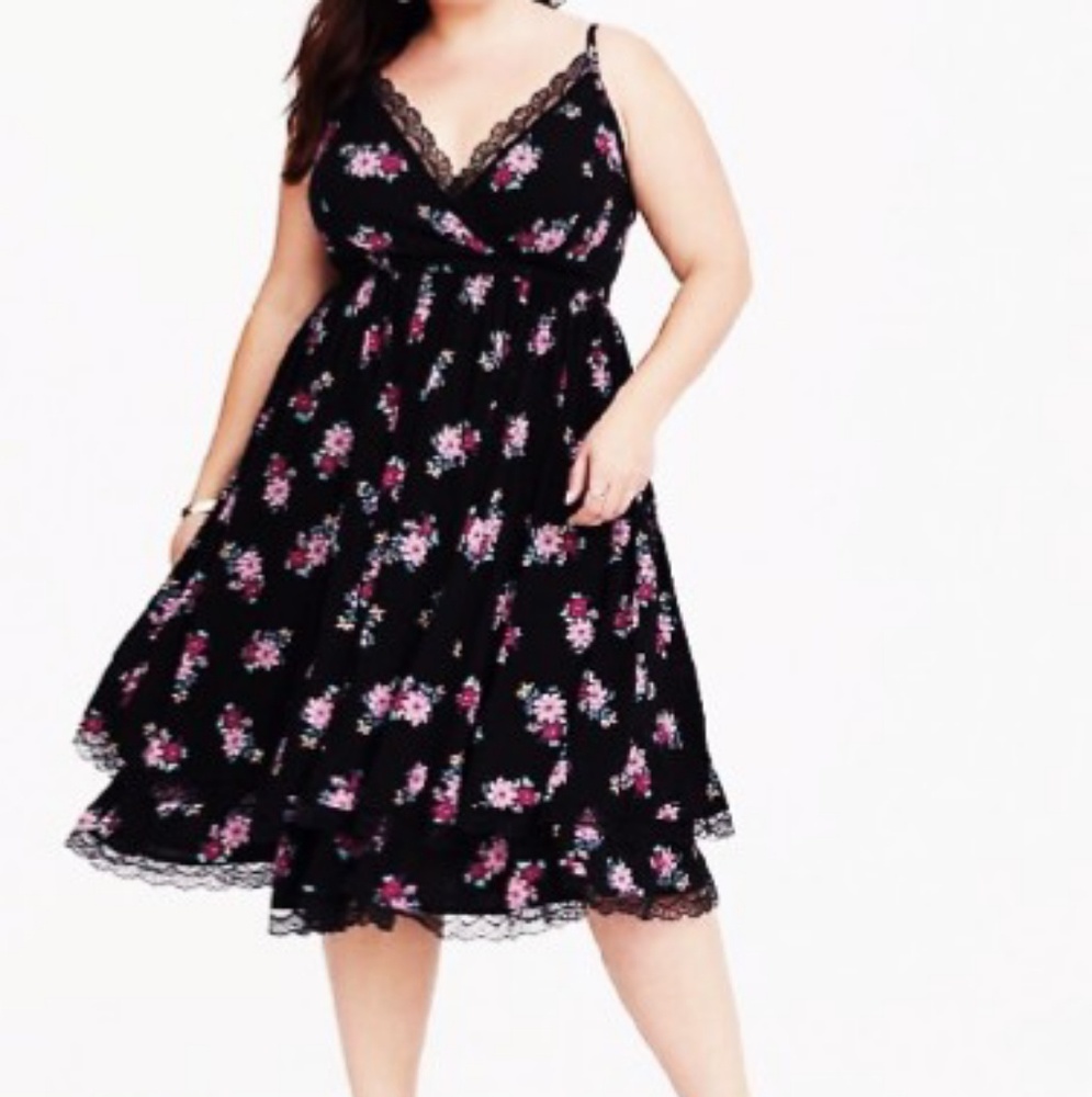 🦄 New Torrid Plus Floral Dress 🦄